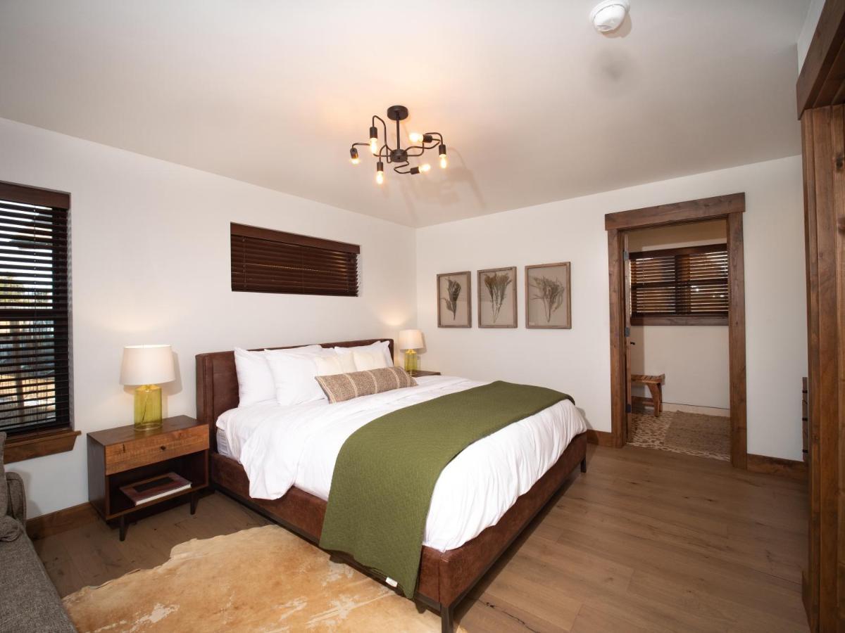 Chic Retreat Indoor Outdoor Fireplace, Private Jacuzzi, Great Location! เอสเทสพาร์ค ภายนอก รูปภาพ