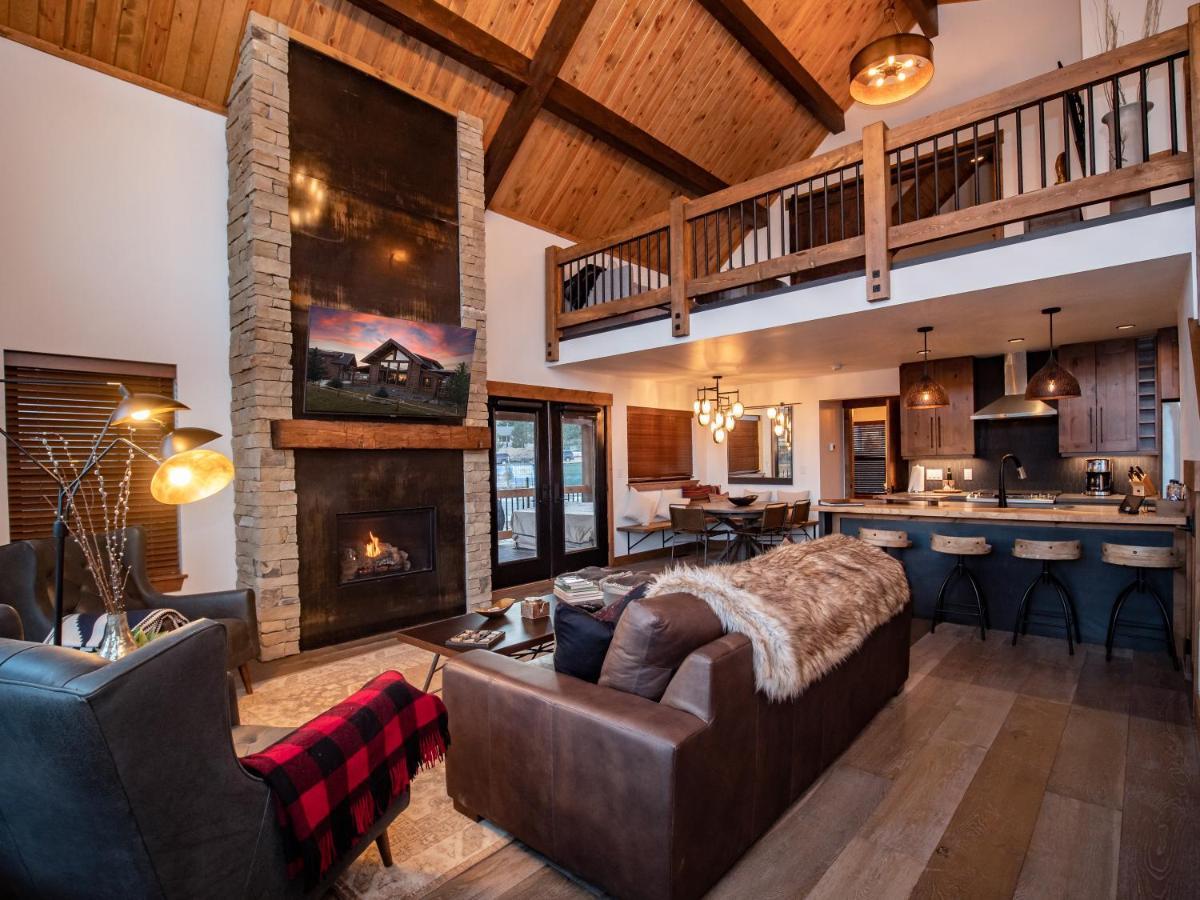 Chic Retreat Indoor Outdoor Fireplace, Private Jacuzzi, Great Location! เอสเทสพาร์ค ภายนอก รูปภาพ