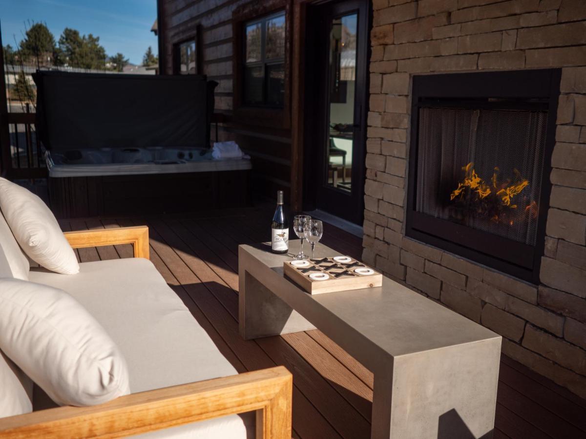 Chic Retreat Indoor Outdoor Fireplace, Private Jacuzzi, Great Location! เอสเทสพาร์ค ภายนอก รูปภาพ
