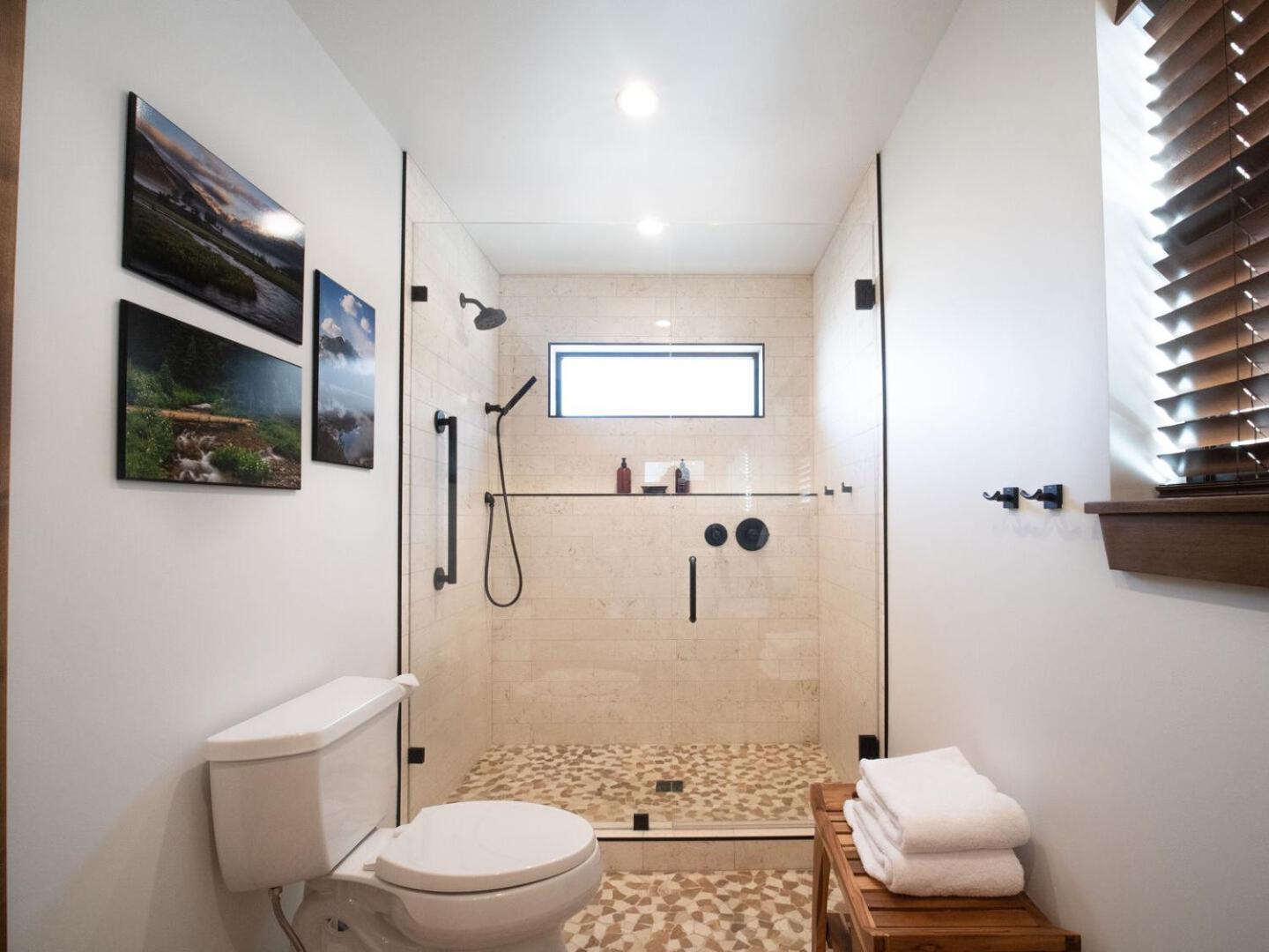 Chic Retreat Indoor Outdoor Fireplace, Private Jacuzzi, Great Location! เอสเทสพาร์ค ห้อง รูปภาพ